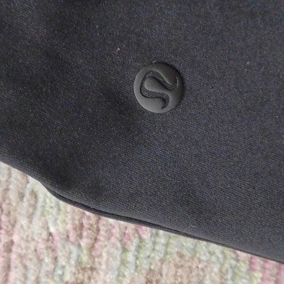 Lululemon On The Fly Short - Picture 6 of 9